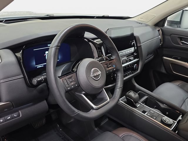 Used 2024 Nissan Pathfinder Platinum w/ Cargo Package AWD/4WD image 14