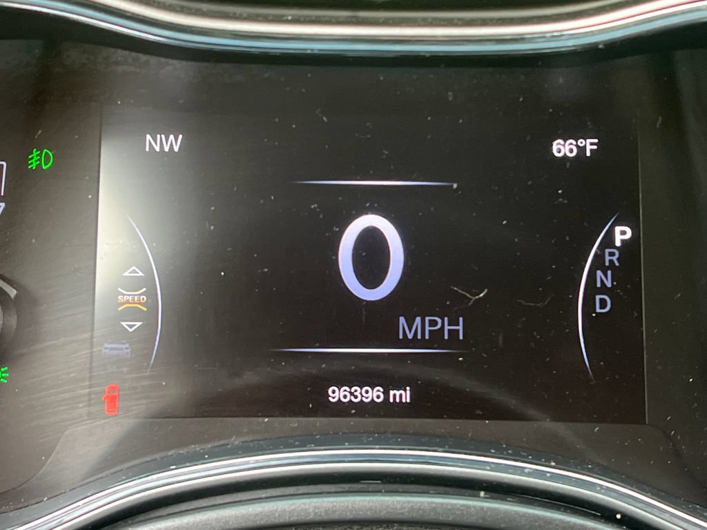 Used 2019 Jeep Grand Cherokee Overland AWD/4WD image 15