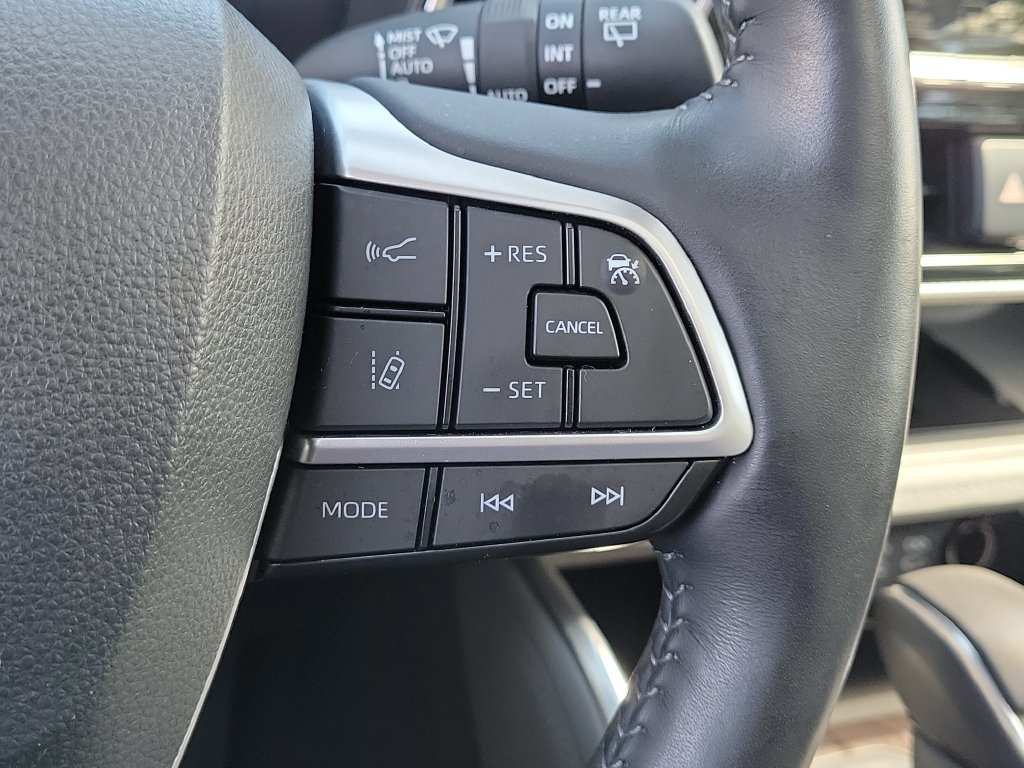 Used 2023 Toyota Highlander Platinum FWD image 10