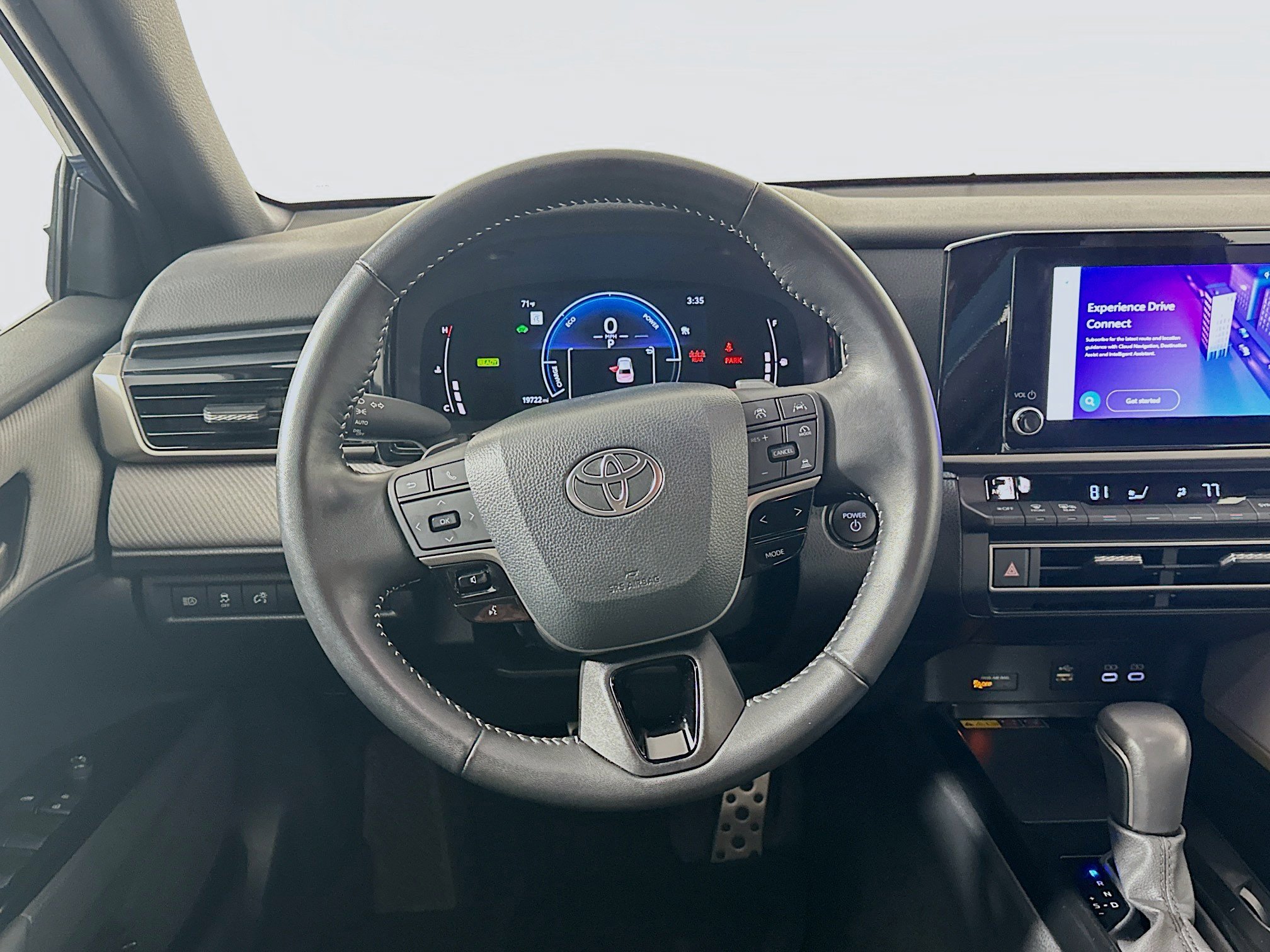 Used 2025 Toyota Camry SE image 18