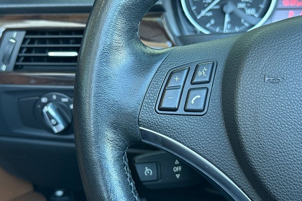 Used 2011 BMW 328i Convertible image 23