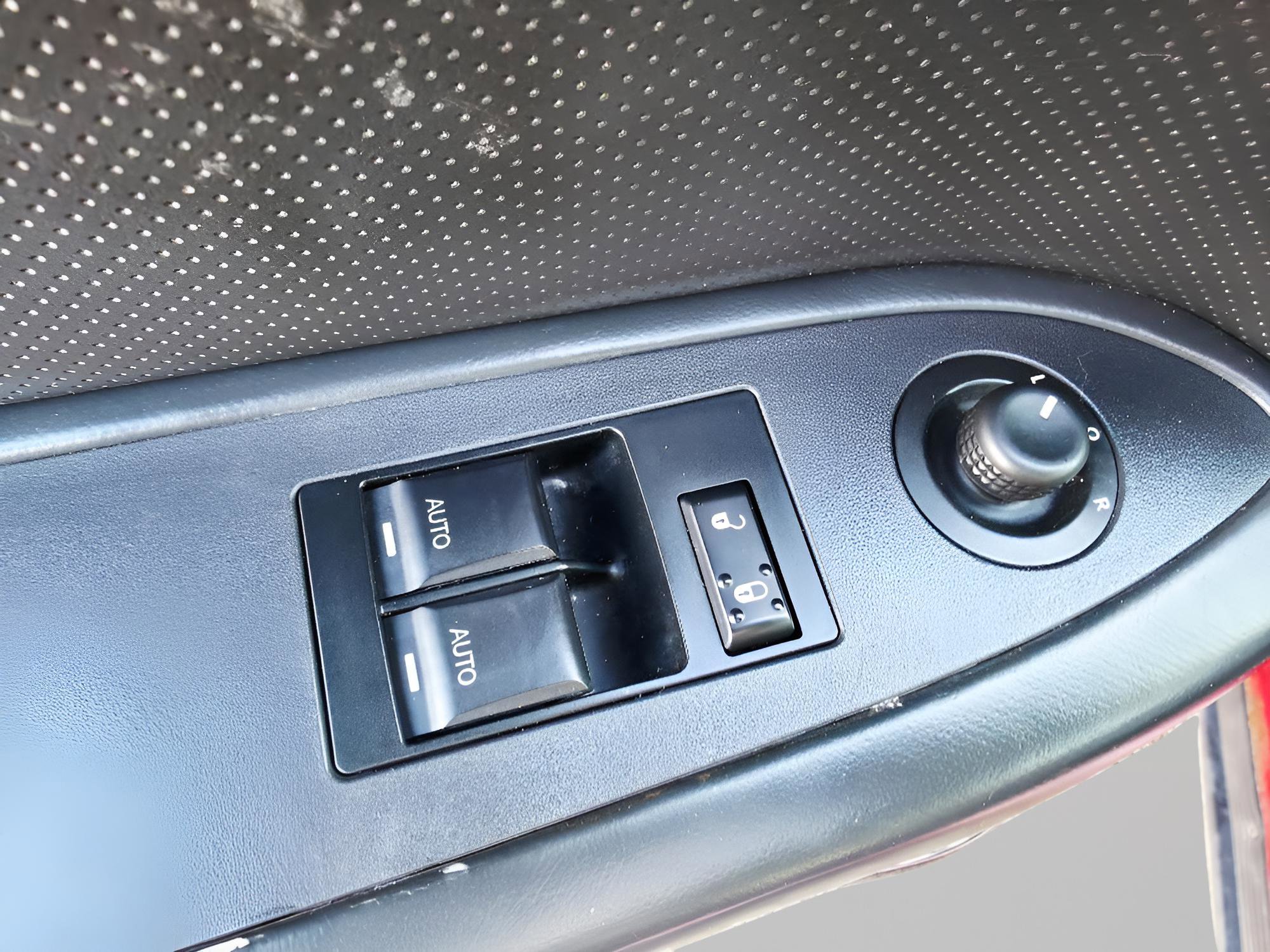 Used 2009 Dodge Challenger SE image 17