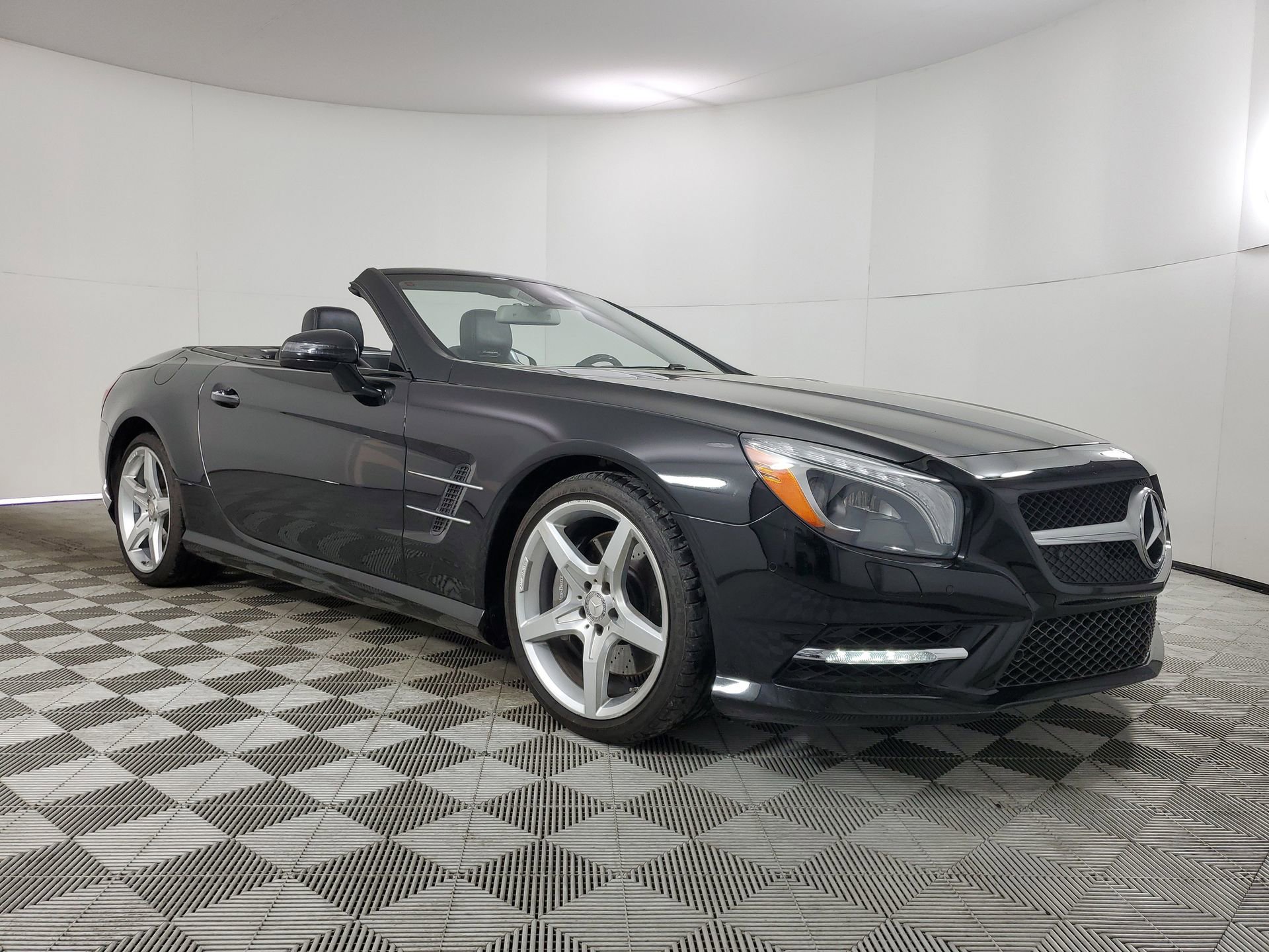 Used 2014 Mercedes-Benz SL 550 image 1
