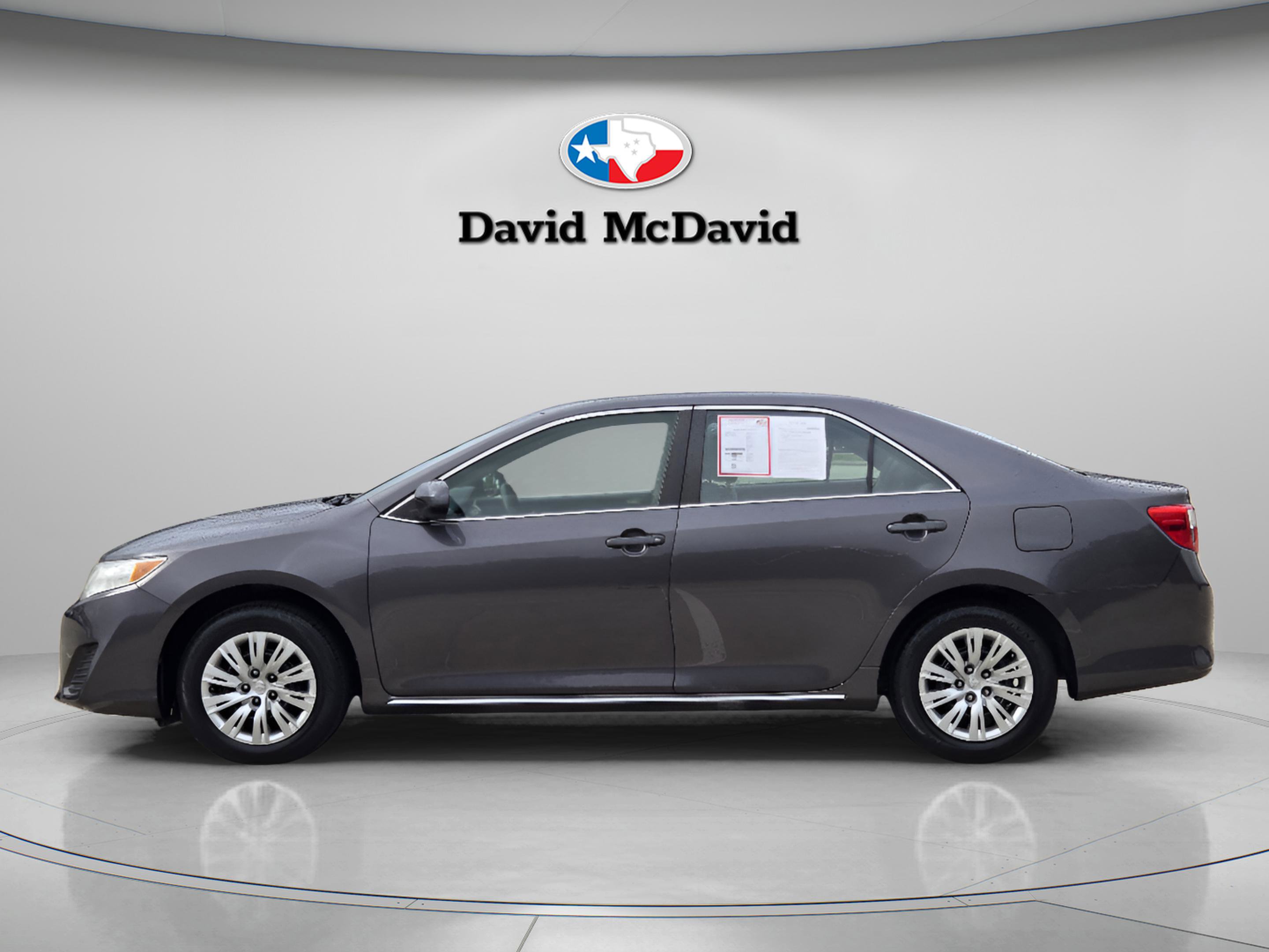 Used 2014 Toyota Camry LE FWD image 2
