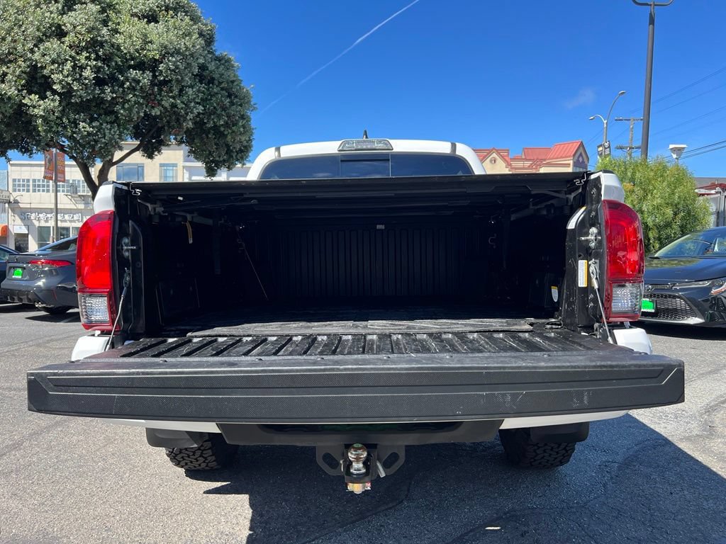 Certified 2018 Toyota Tacoma TRD Off-Road AWD/4WD image 40