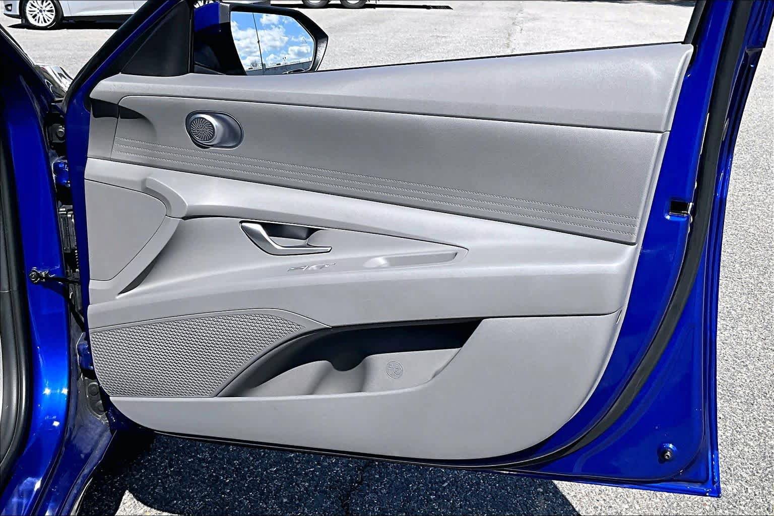 Used 2023 Hyundai Elantra SE FWD image 22