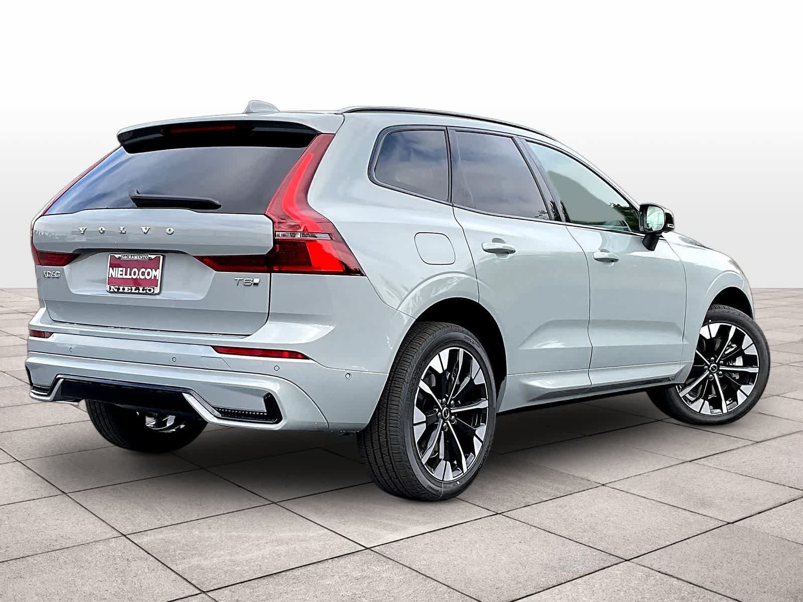 New 2026 Volvo XC60 T8 Plus w/ Climate Package PRO AWD/4WD image 4