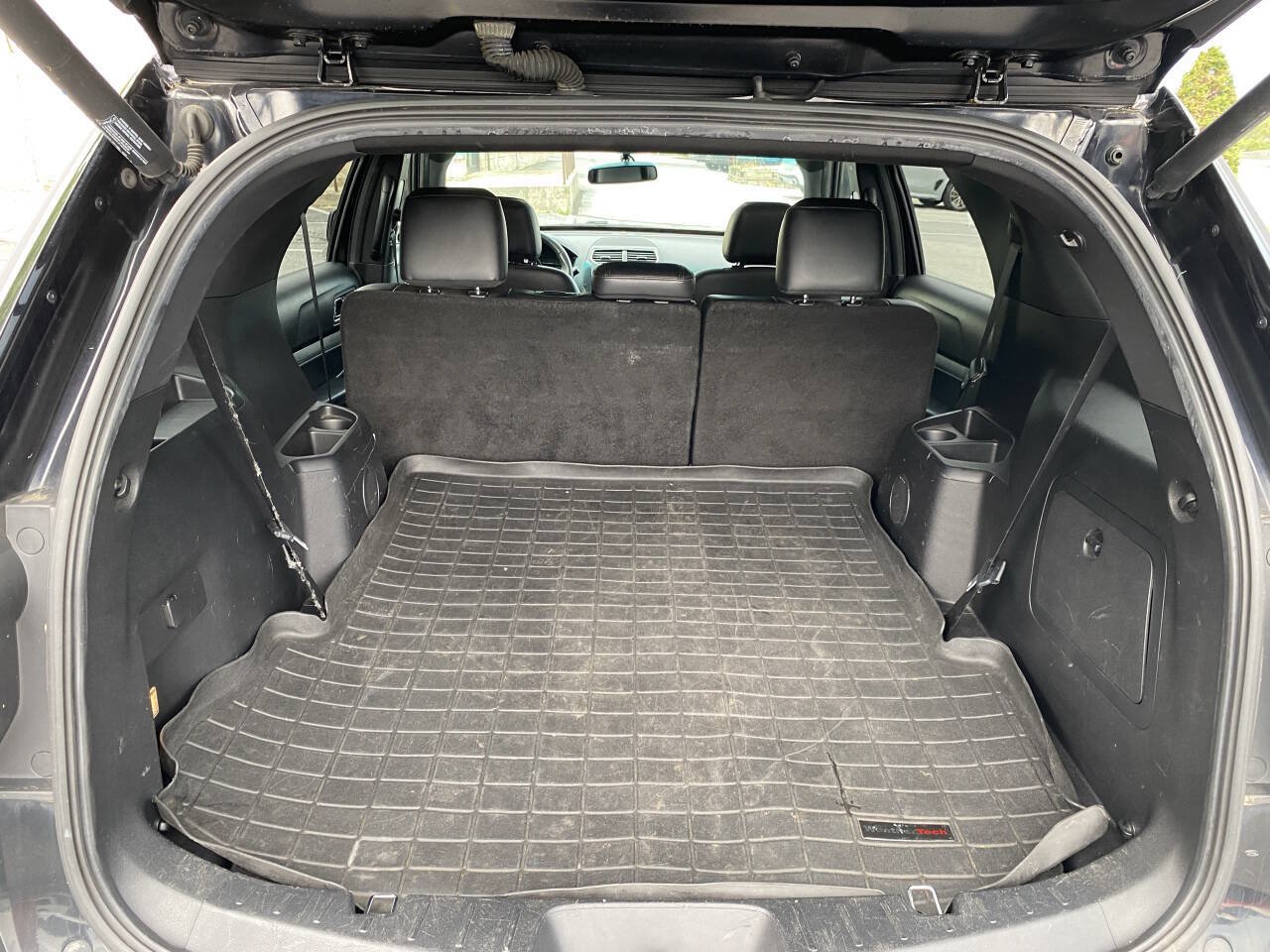 Used 2017 Ford Explorer XLT w/ Equipment Group 202A AWD/4WD image 30
