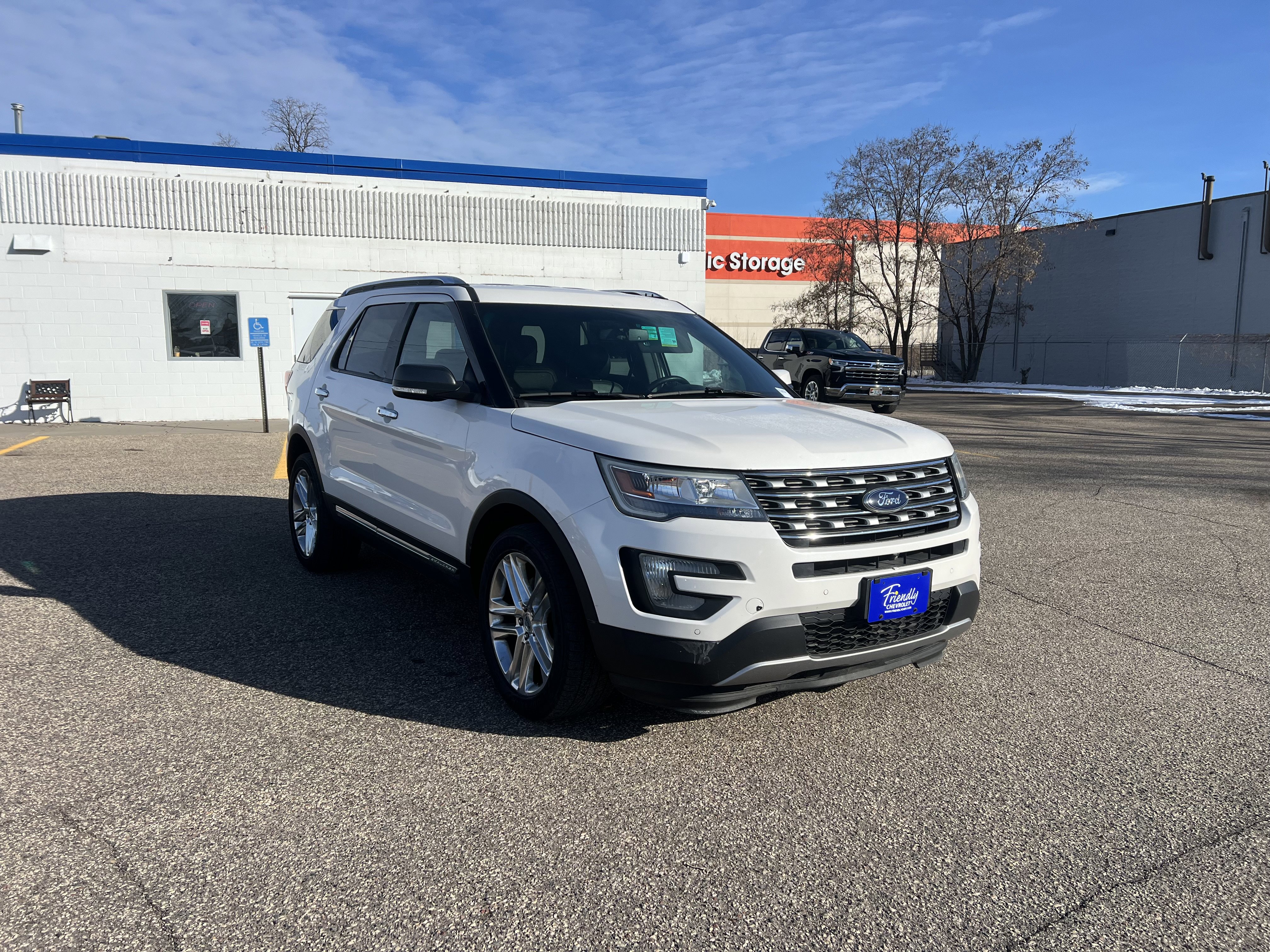 Used 2016 Ford Explorer Limited image 3