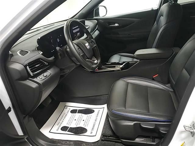 Used 2025 Buick Envista Sport Touring FWD image 2