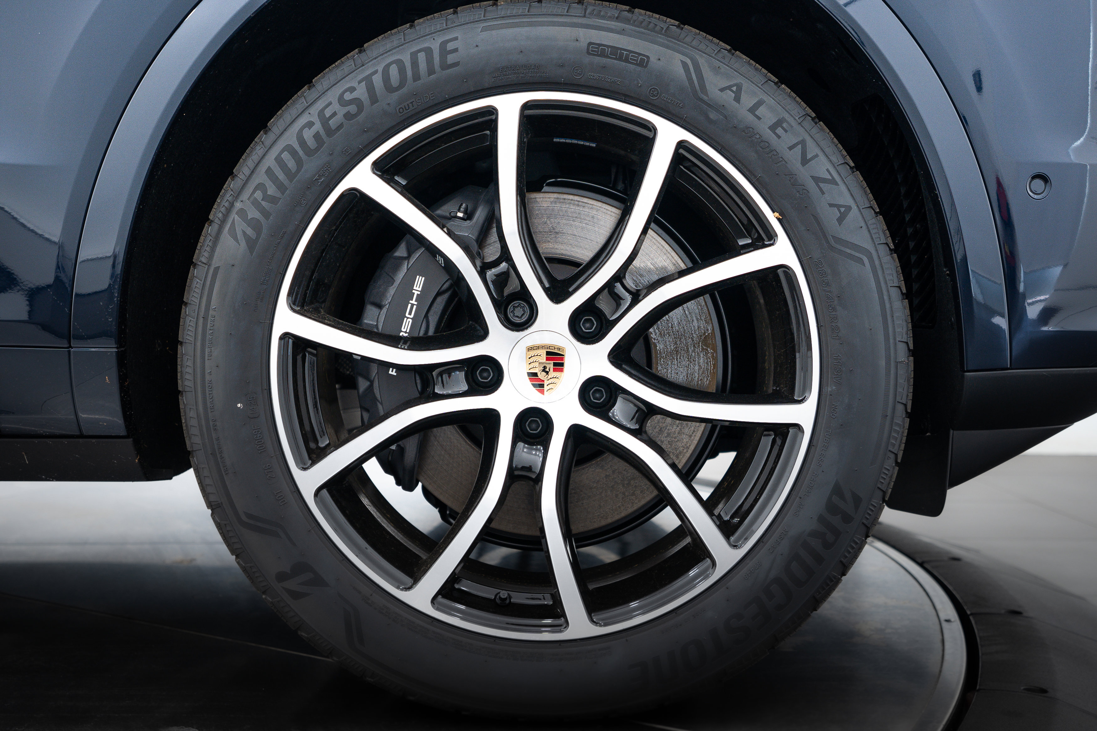 Certified 2025 Porsche Cayenne image 12