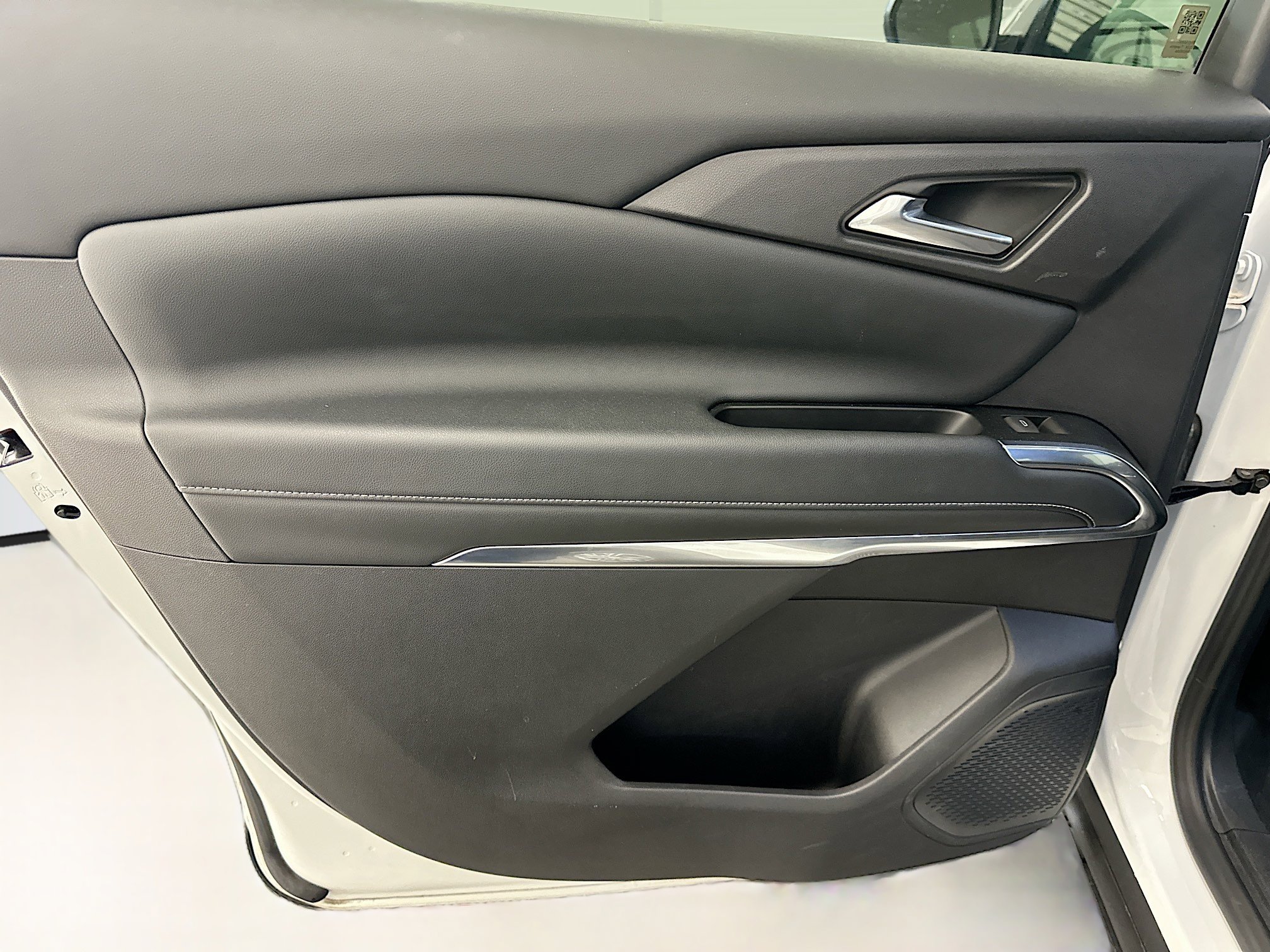 Used 2024 Chevrolet Traverse LT image 27