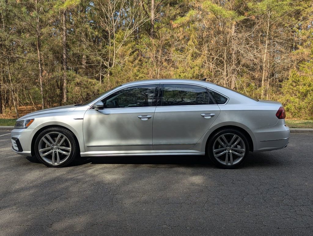Used 2017 Volkswagen Passat 1.8T R-Line w/ R-Line Lighting Package image 5