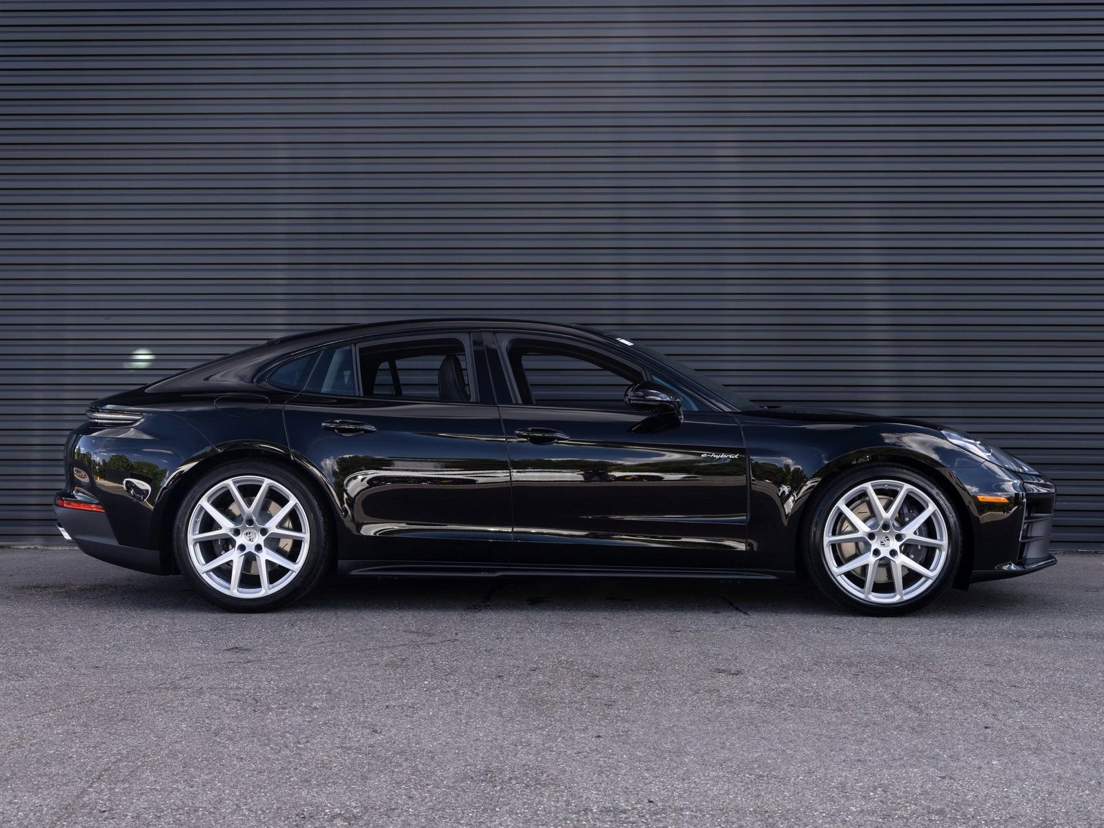 Used 2025 Porsche Panamera 4 image 8