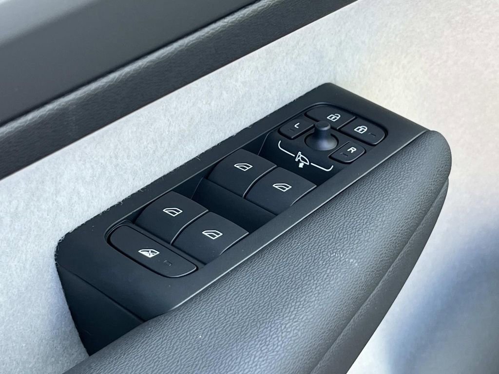 New 2026 Volvo XC40 B5 Plus w/ Protection Package Premier image 24