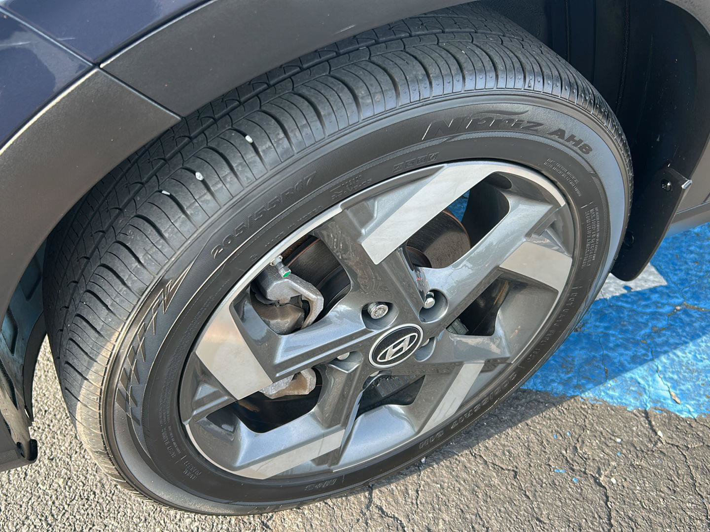 Certified 2024 Hyundai Venue Limited FWD image 3