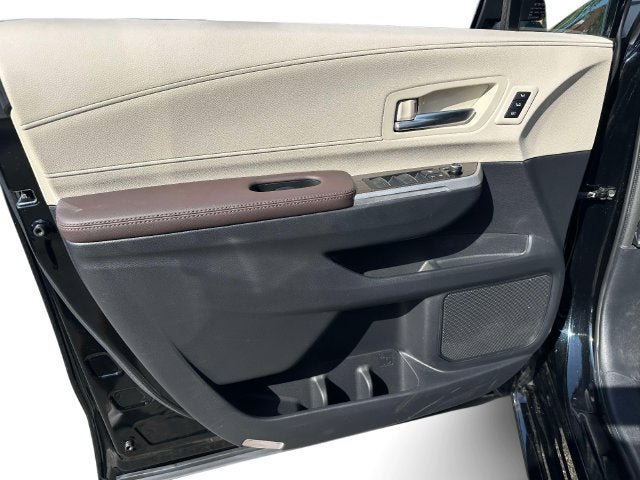 Used 2023 Toyota Sienna Platinum AWD/4WD image 28