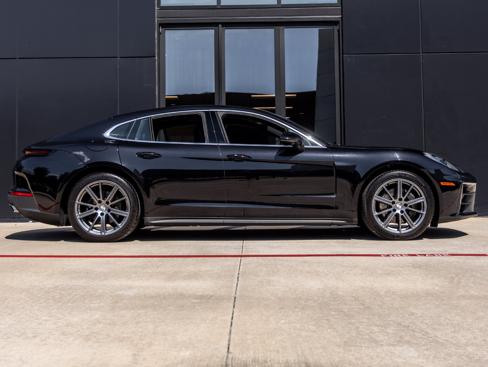 Certified 2025 Porsche Panamera image 12