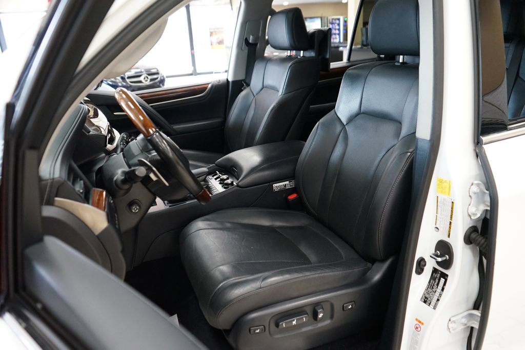 Used 2017 Lexus LX 570 4WD w/ Luxury Package image 5