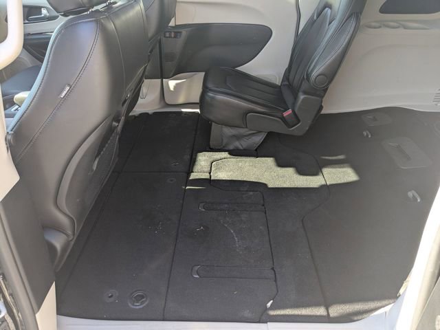 Used 2024 Chrysler Pacifica Touring-L image 22