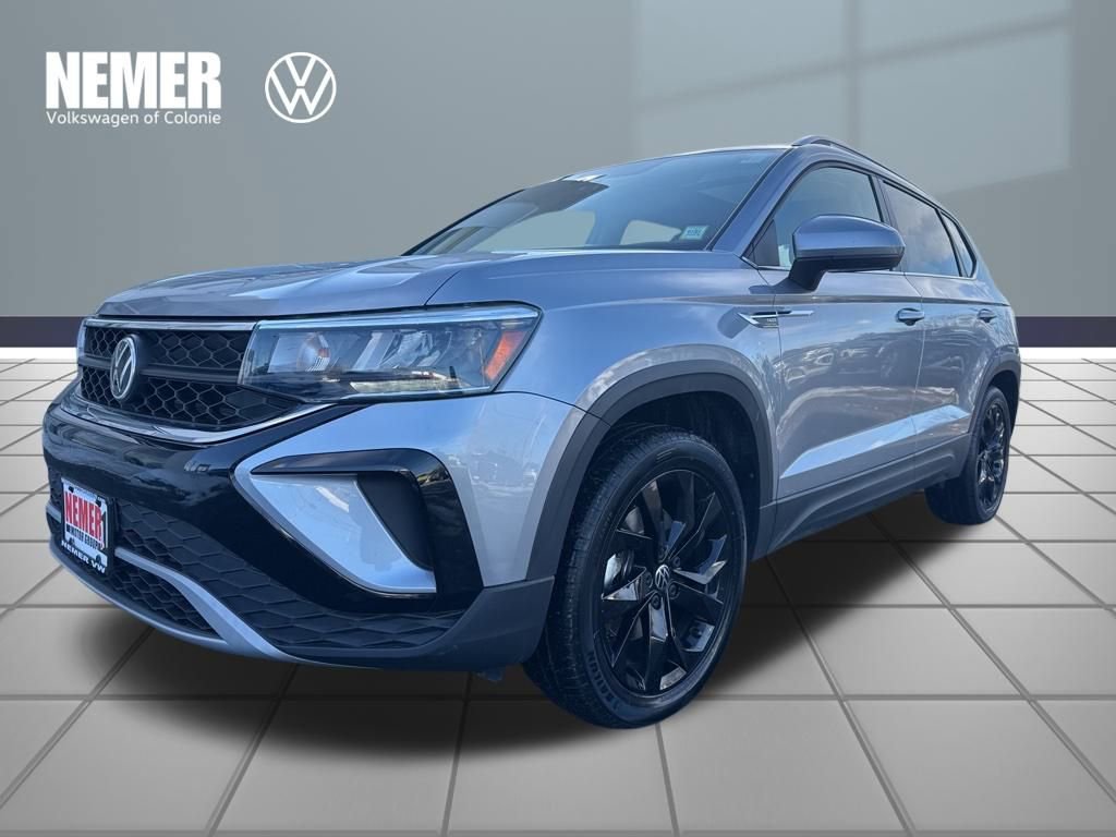 Certified 2022 Volkswagen Taos SE w/ Panoramic Sunroof Package