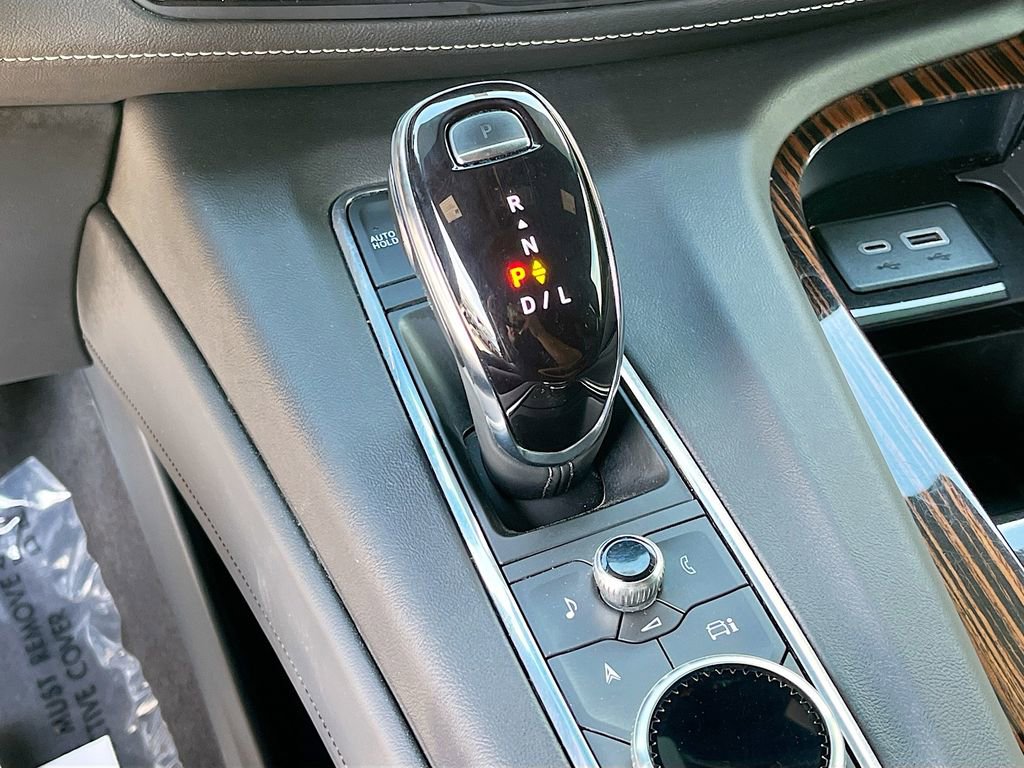 Used 2024 Cadillac Escalade Premium Luxury RWD image 27