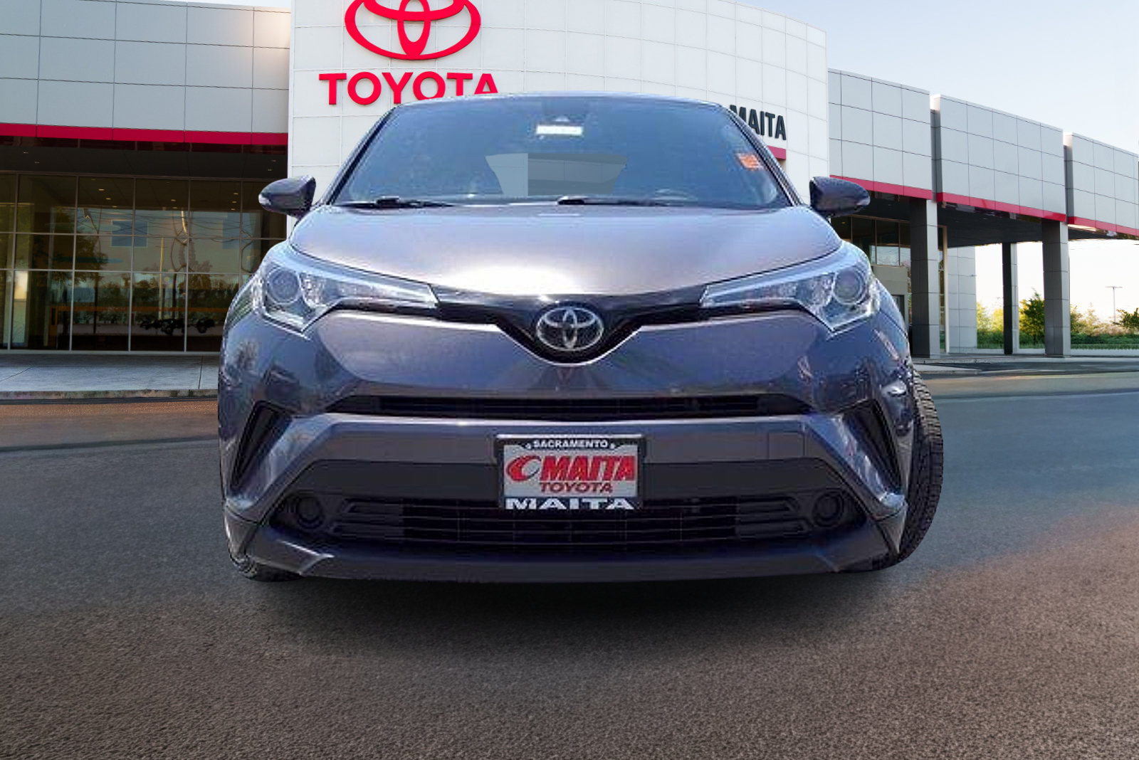 Used 2019 Toyota C-HR XLE FWD image 3