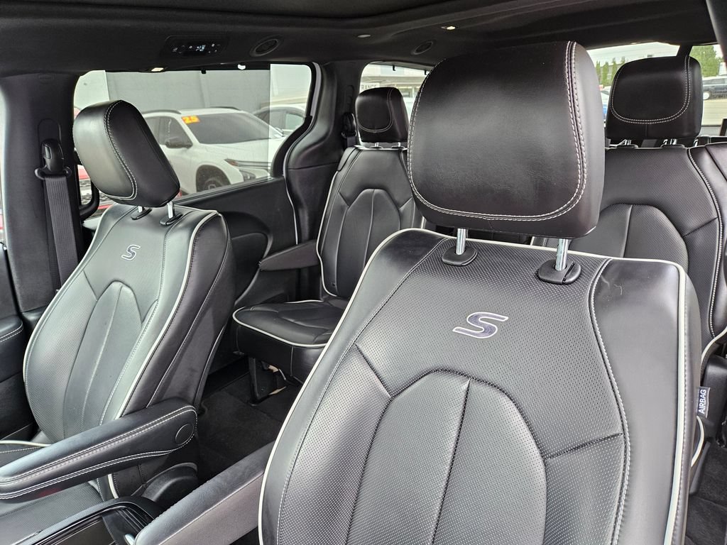 Used 2025 Chrysler Pacifica Limited FWD image 21