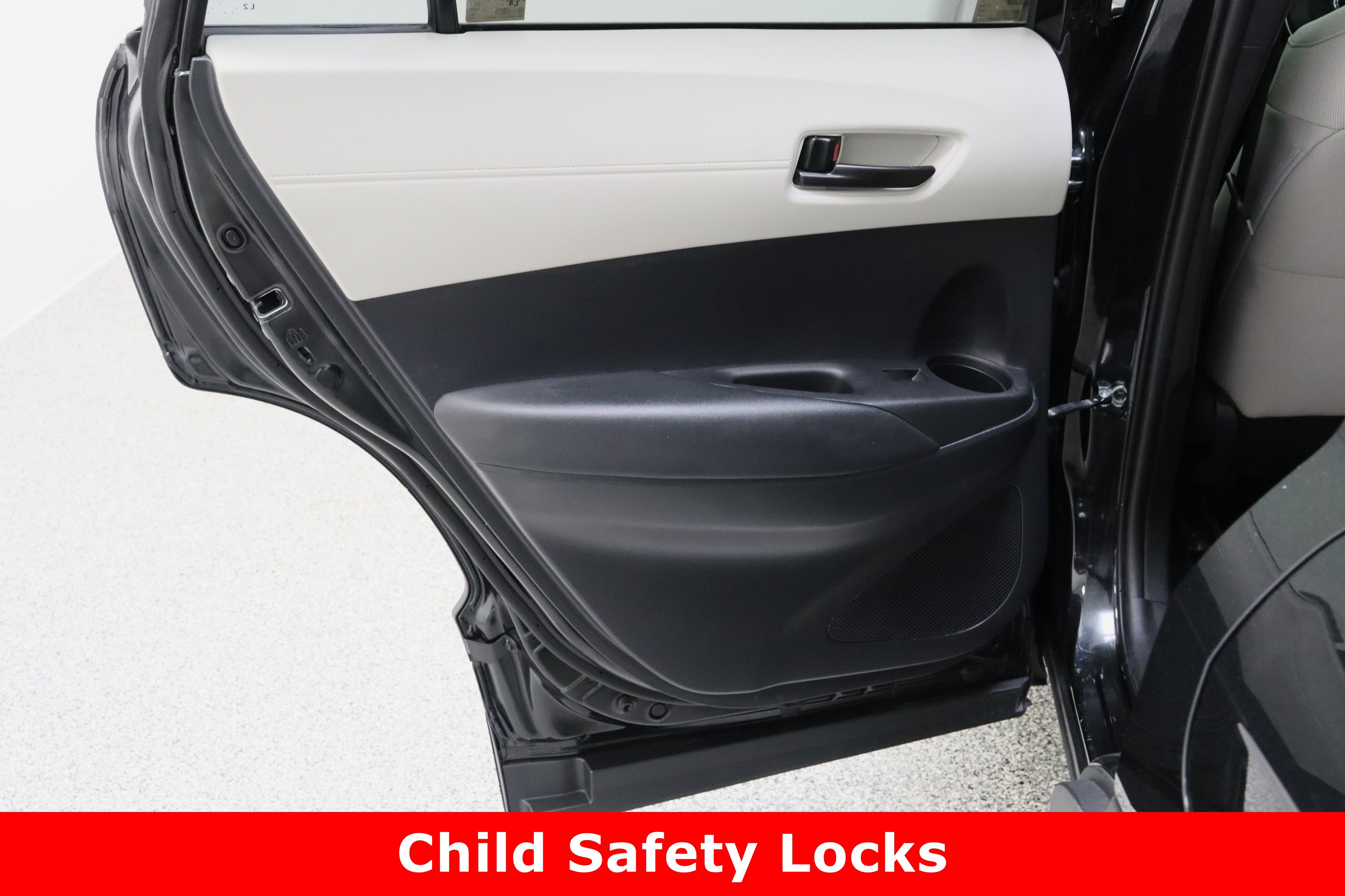 Certified 2025 Toyota Corolla Cross LE image 25