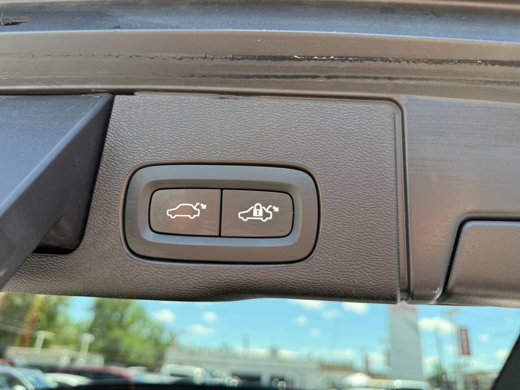 Used 2025 Volvo XC60 B5 Core AWD/4WD image 24