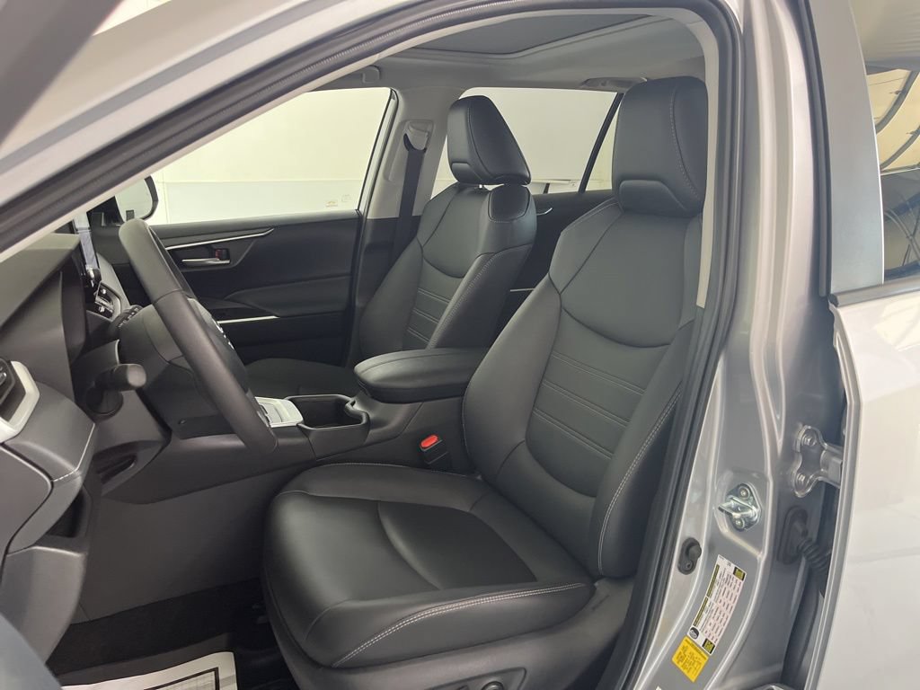 Used 2025 Toyota RAV4 XLE Premium w/ Weather Package AWD/4WD image 19