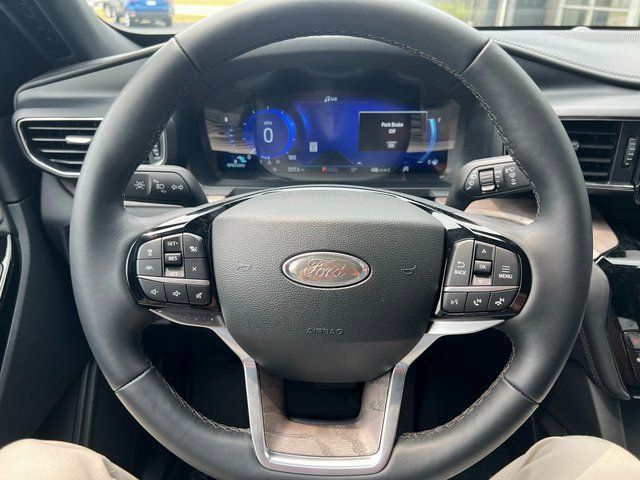 Used 2023 Ford Explorer Platinum w/ Equipment Group 601A image 21
