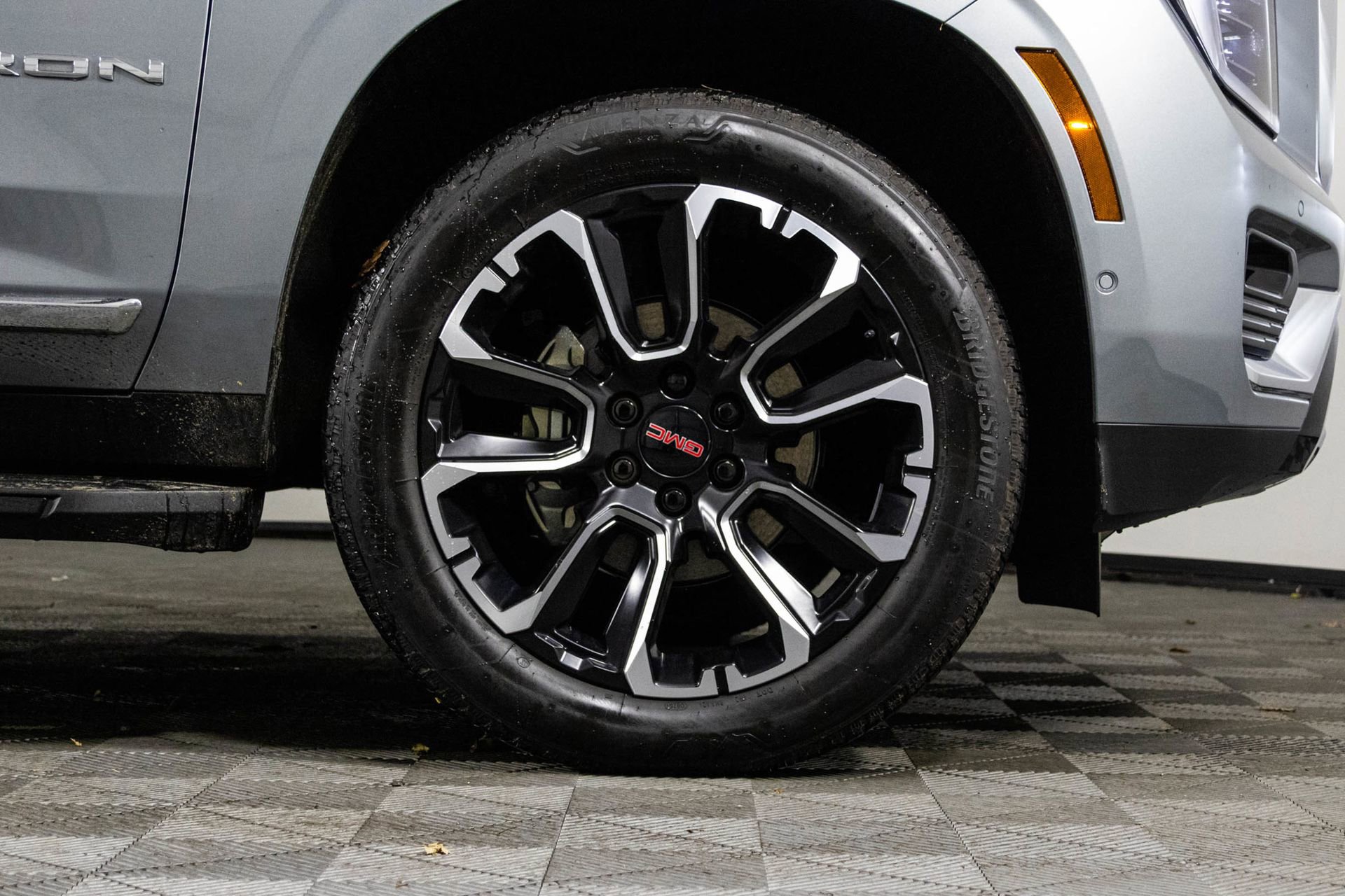 Used 2025 GMC Yukon Elevation image 42