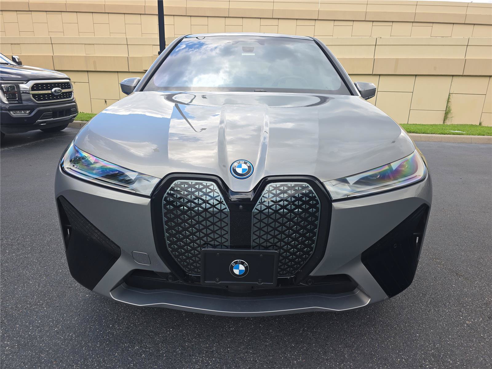 Certified 2024 BMW iX xDrive50 w/ Premium Package AWD/4WD image 7