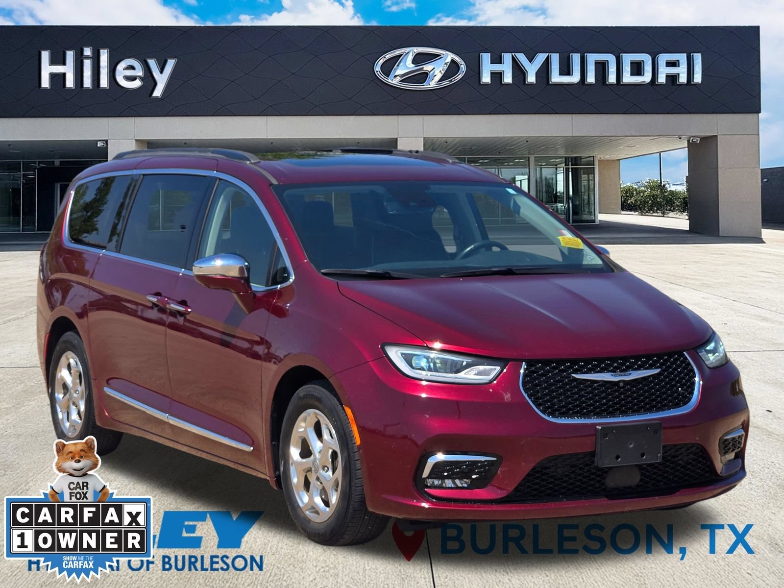 Used 2022 Chrysler Pacifica Limited FWD image 2