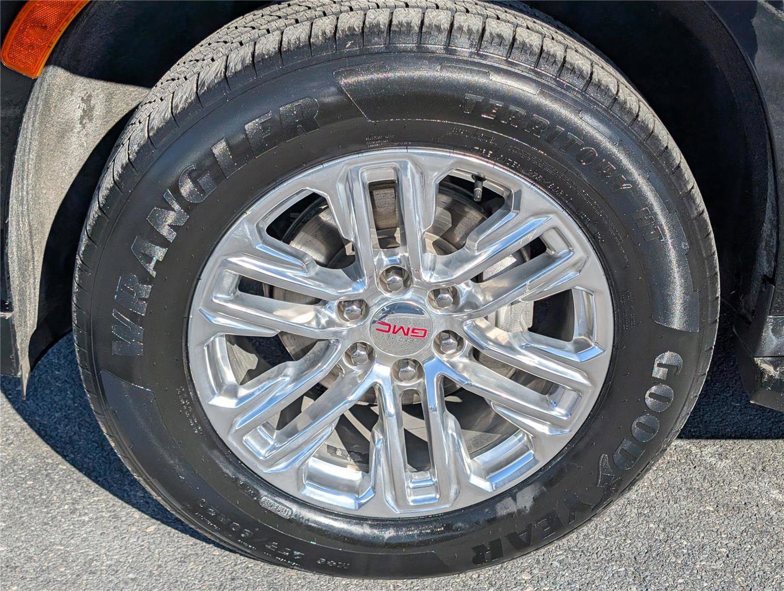 Used 2024 GMC Yukon SLT image 10