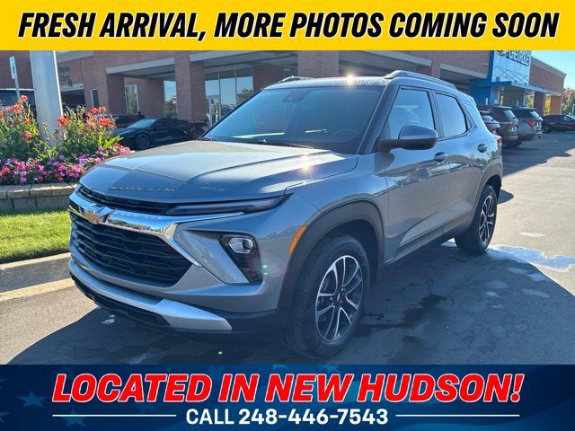 Used 2024 Chevrolet TrailBlazer LT w/ LT Cold Weather Package FWD image 1