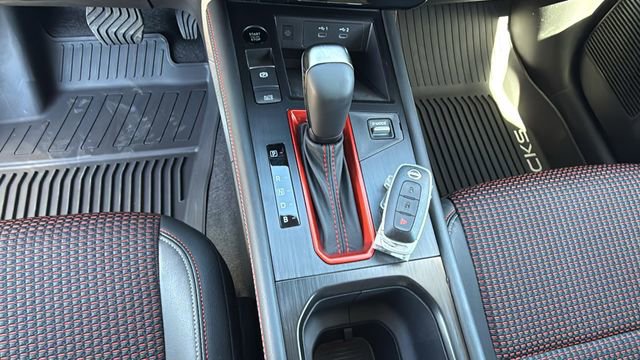 New 2025 Nissan Kicks SR image 13