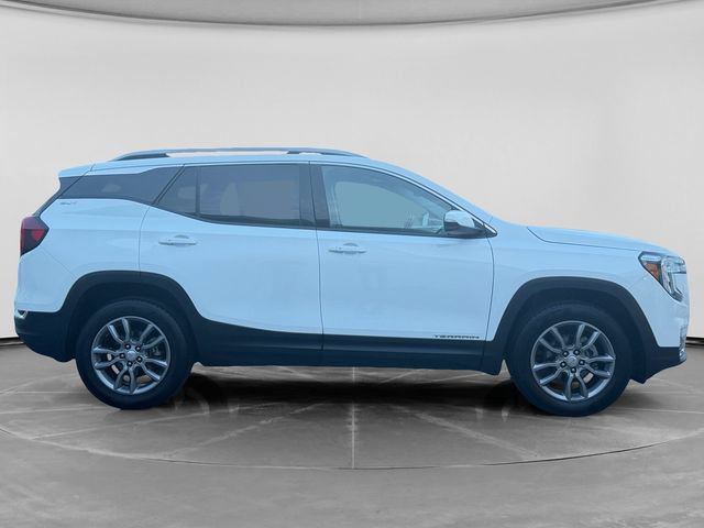 Used 2024 GMC Terrain SLT AWD/4WD image 2