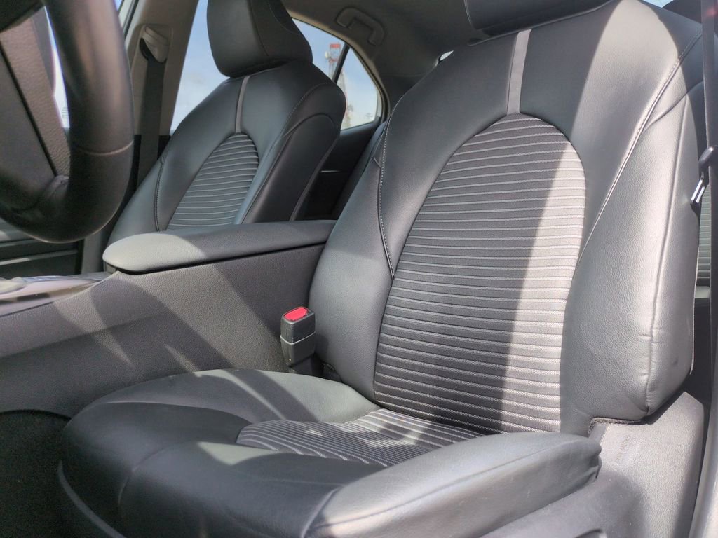 Used 2024 Toyota Camry SE FWD image 13