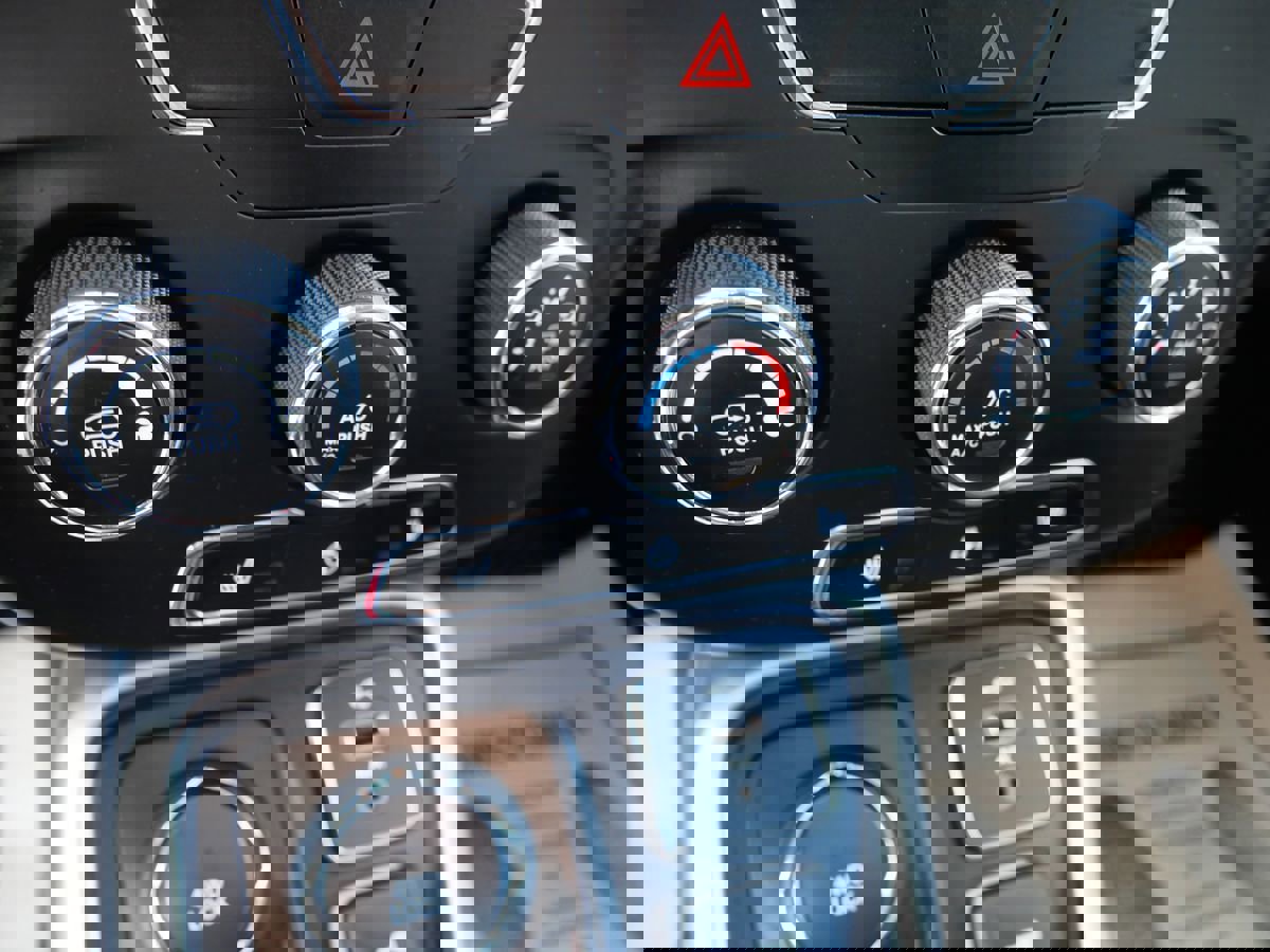 Used 2018 Jeep Compass Latitude w/ Cold Weather Group image 14