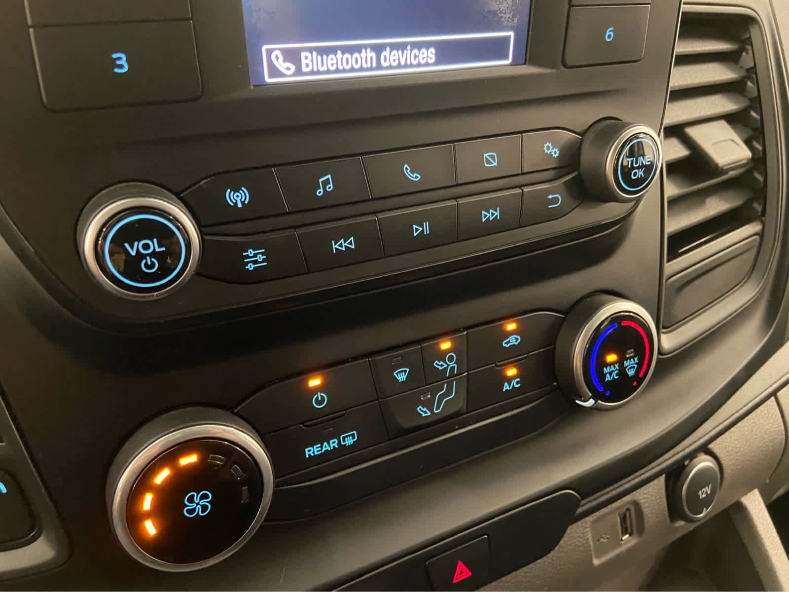 Used 2023 Ford Transit 250 Low Roof w/ Exterior Upgrade Package image 25