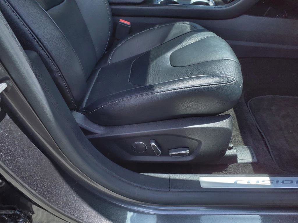 Used 2017 Ford Fusion Titanium image 12