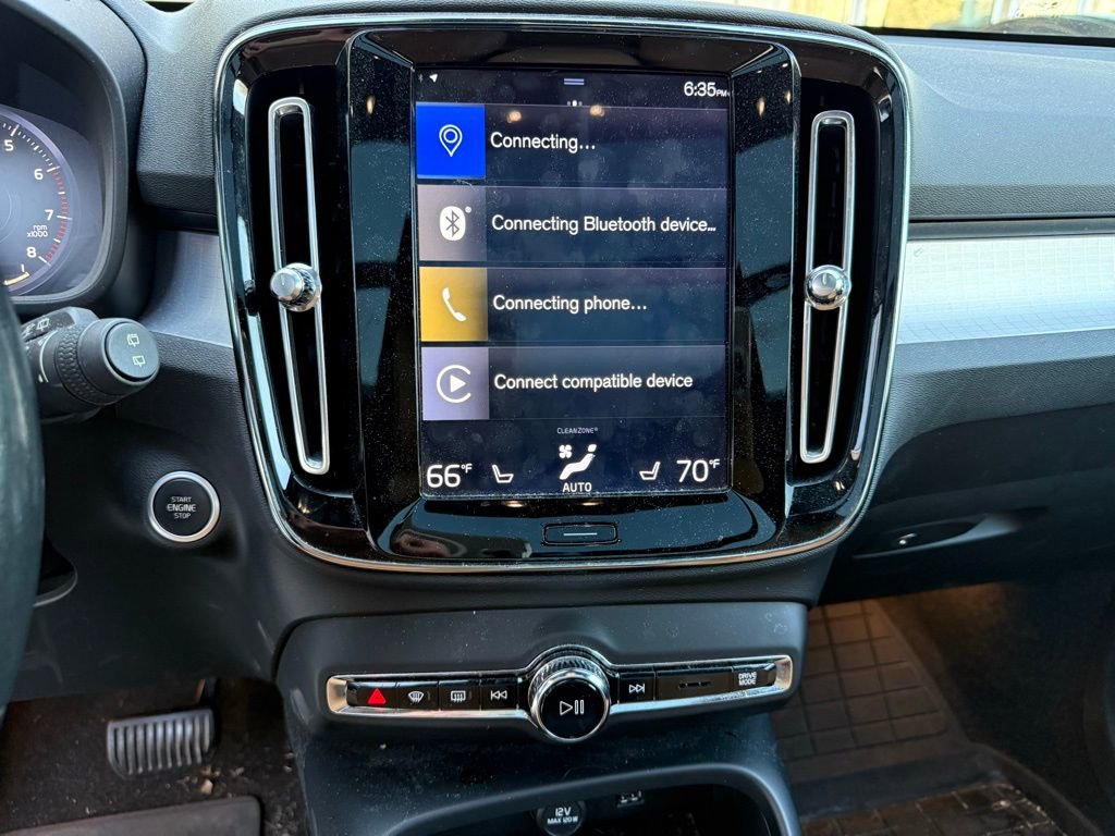 Used 2019 Volvo XC40 T5 Momentum image 4