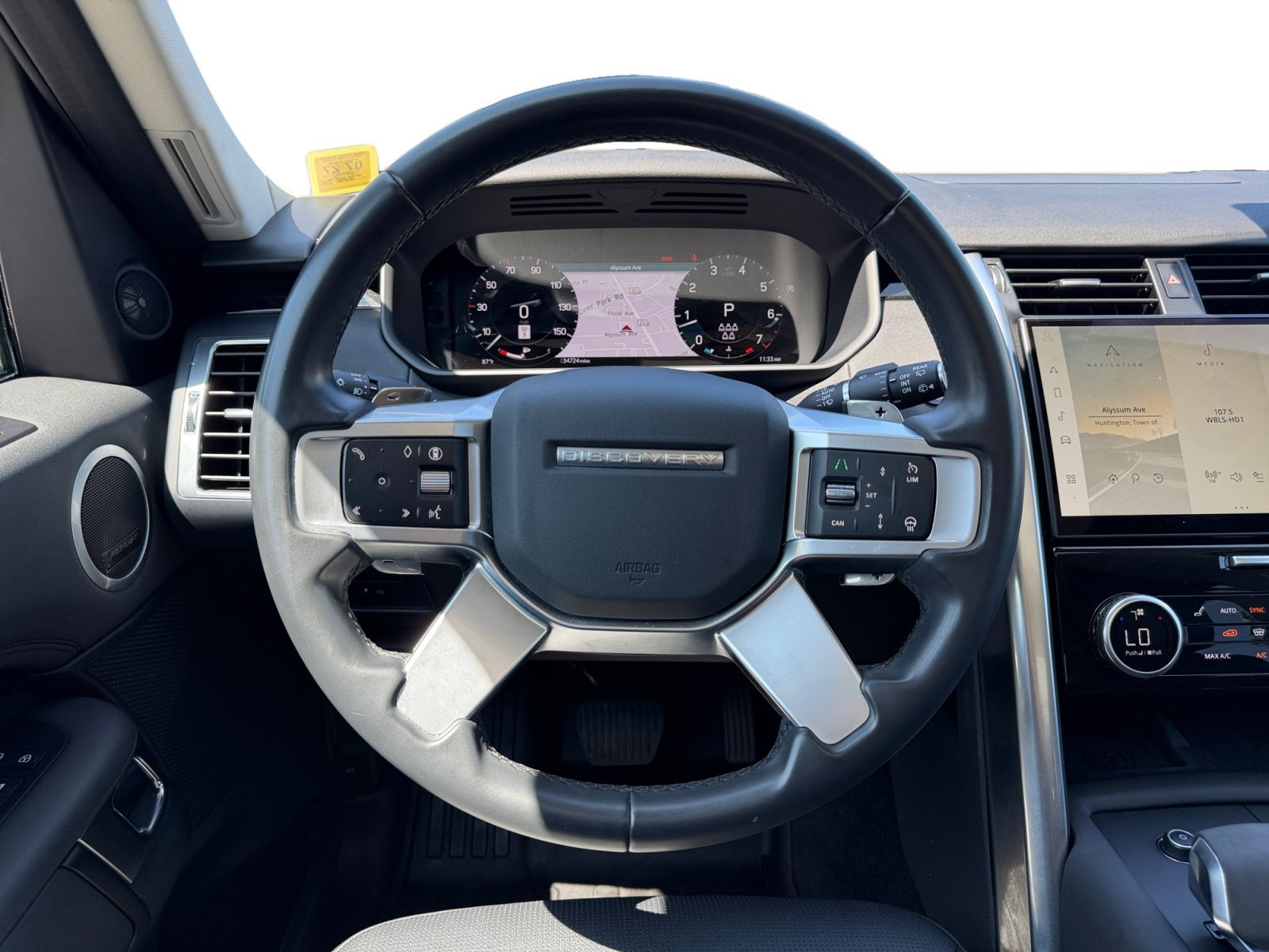 Used 2024 Land Rover Discovery S AWD/4WD image 11