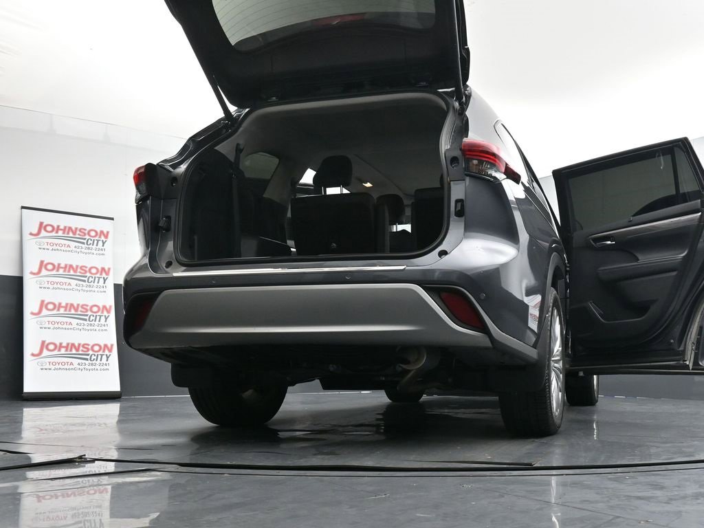 Used 2025 Toyota Highlander Platinum image 29