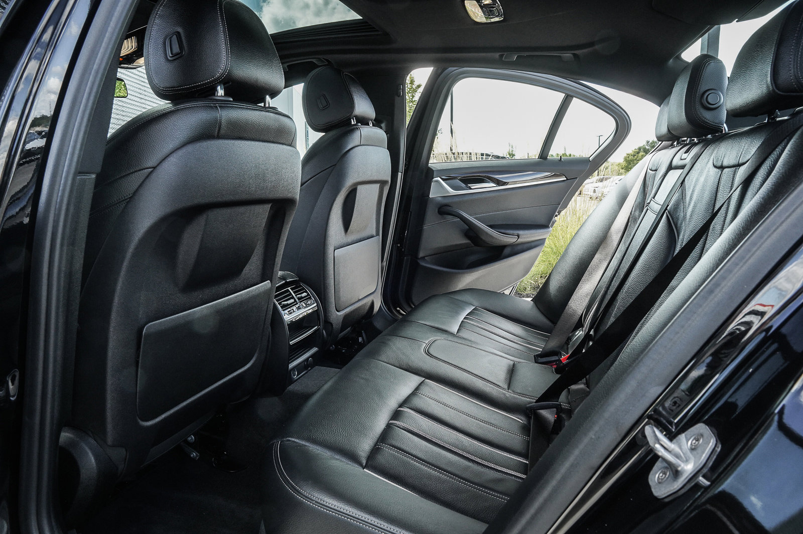 Used 2019 BMW 540i xDrive w/ Premium Package image 20