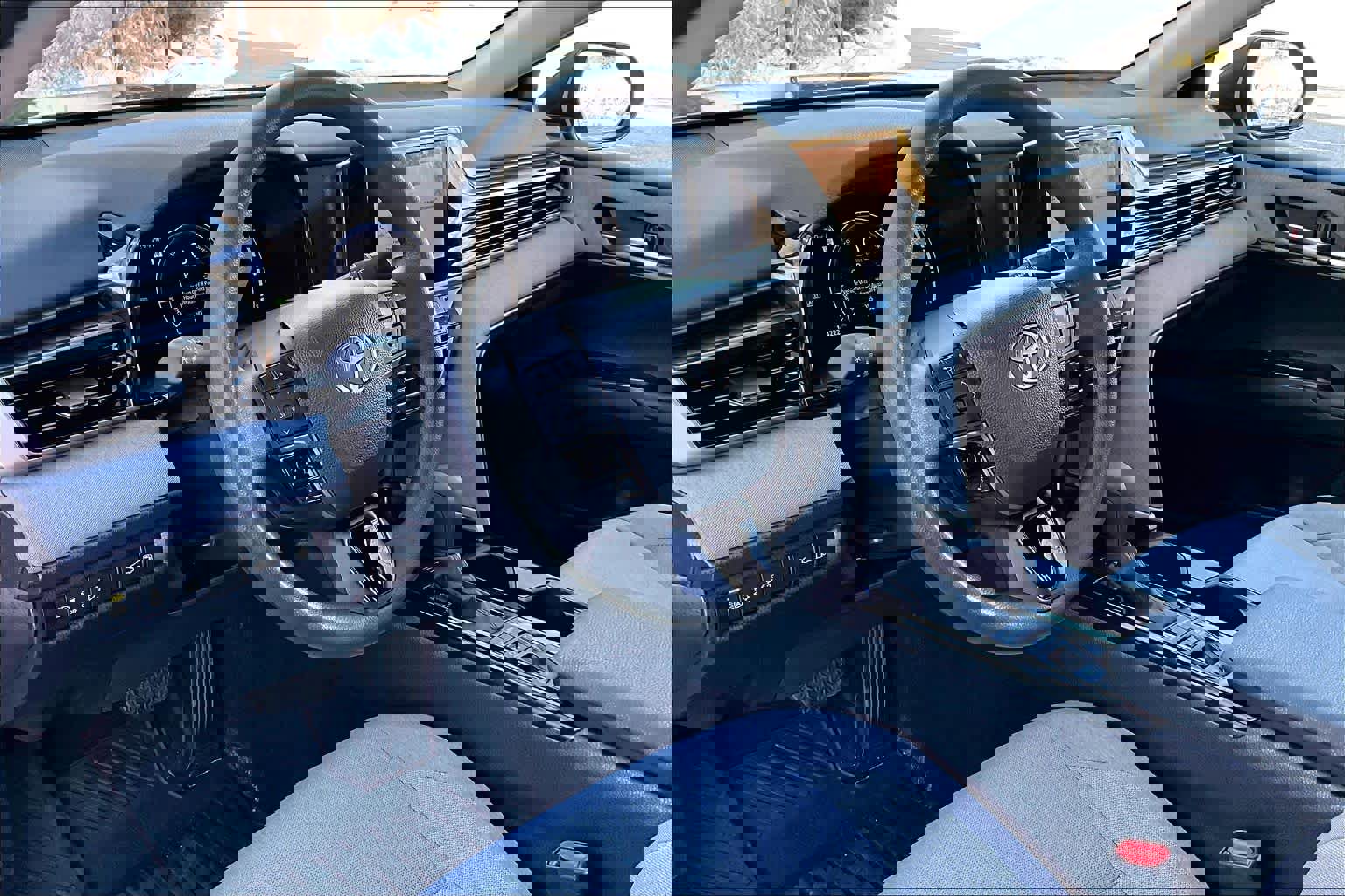 Used 2025 Toyota Camry LE image 18