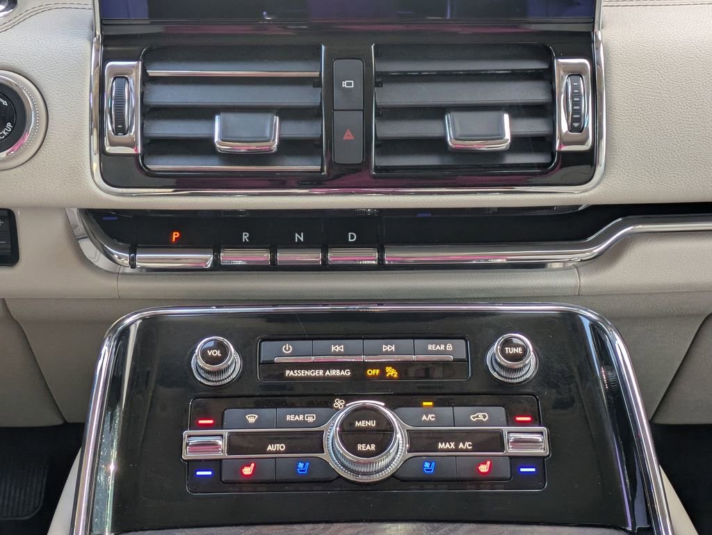 Used 2018 Lincoln Navigator L Reserve w/ Technology Package image 6