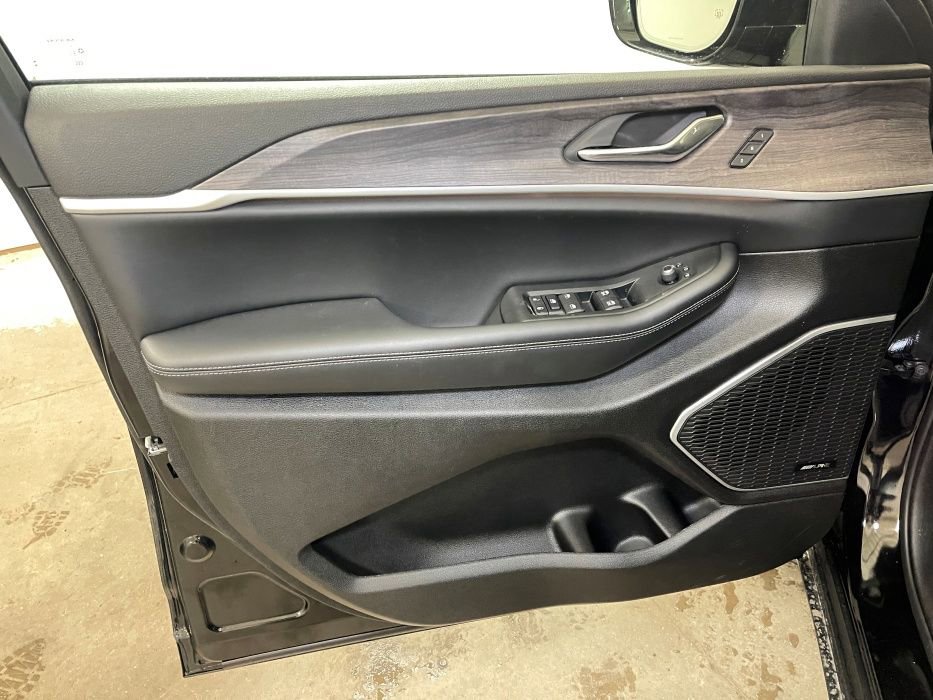 New 2024 Jeep Grand Cherokee Limited 4xe w/ Luxury Tech Group II image 22